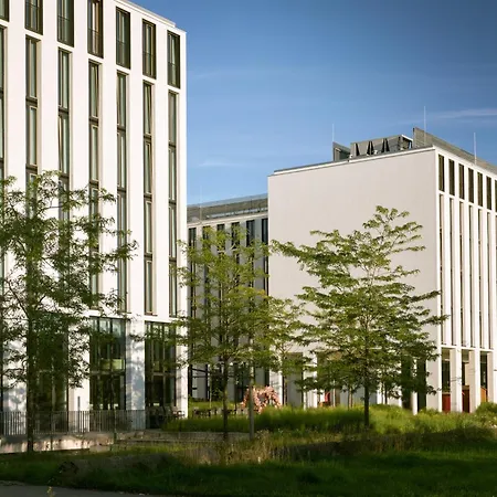 レオナルド ロイヤル ミュンヘン