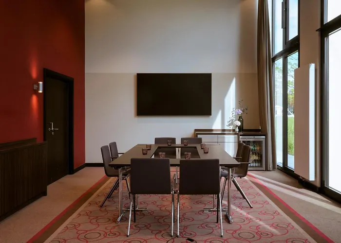 Leonardo Royal Hotel 4*